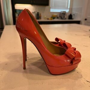VALENTINO Coral Patent Leather Bow 5 Inch Heel Peep Toe Shoes Size 39